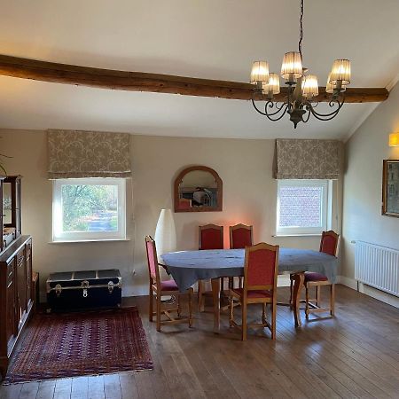 La Bruyere Du Coq Stables Guest House Sart-Dames-Avelines Екстериор снимка